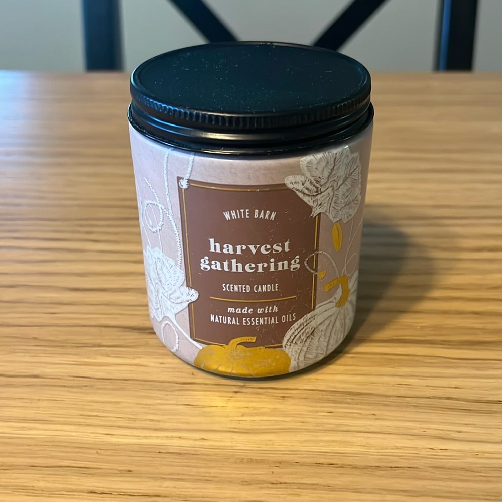 Bath & Body Works Single Wick Candle. Harvest Gathering.